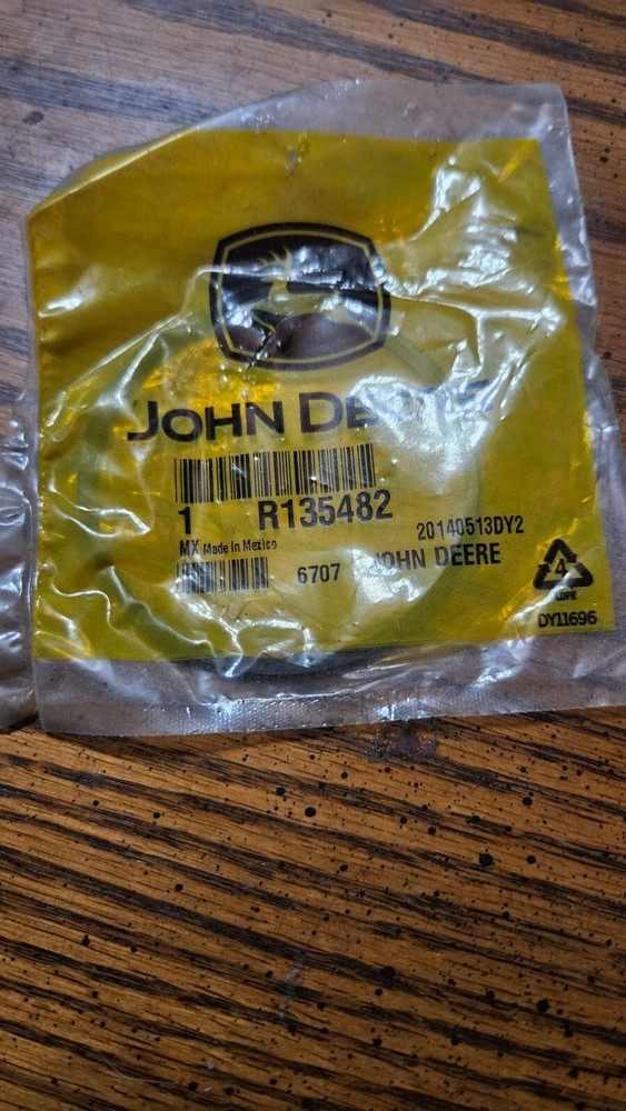 John Deere Adapter Fitting R135482