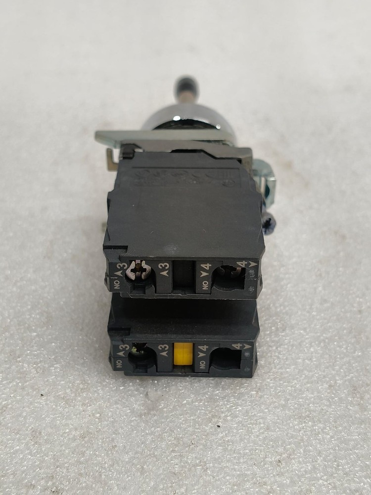 SCHNEIDER ELECTRIC XD4 PA24 JOYSTICK CONTROLLER 240VAC 1.5A*B4 FAST