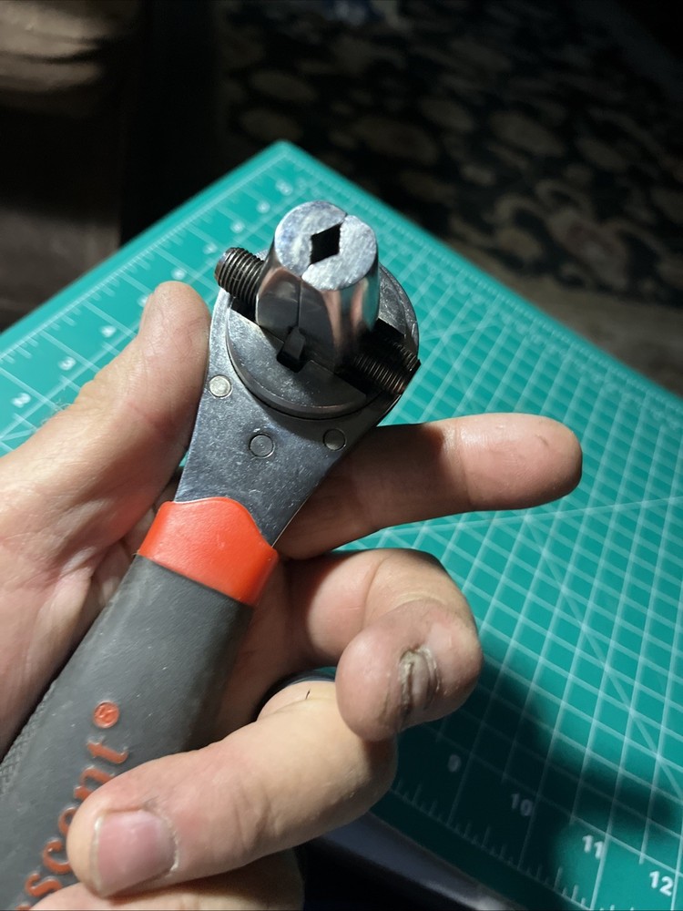 Crescent R2 RapidRench 8" Adjustable Ratcheting Socket Wrench Tool —