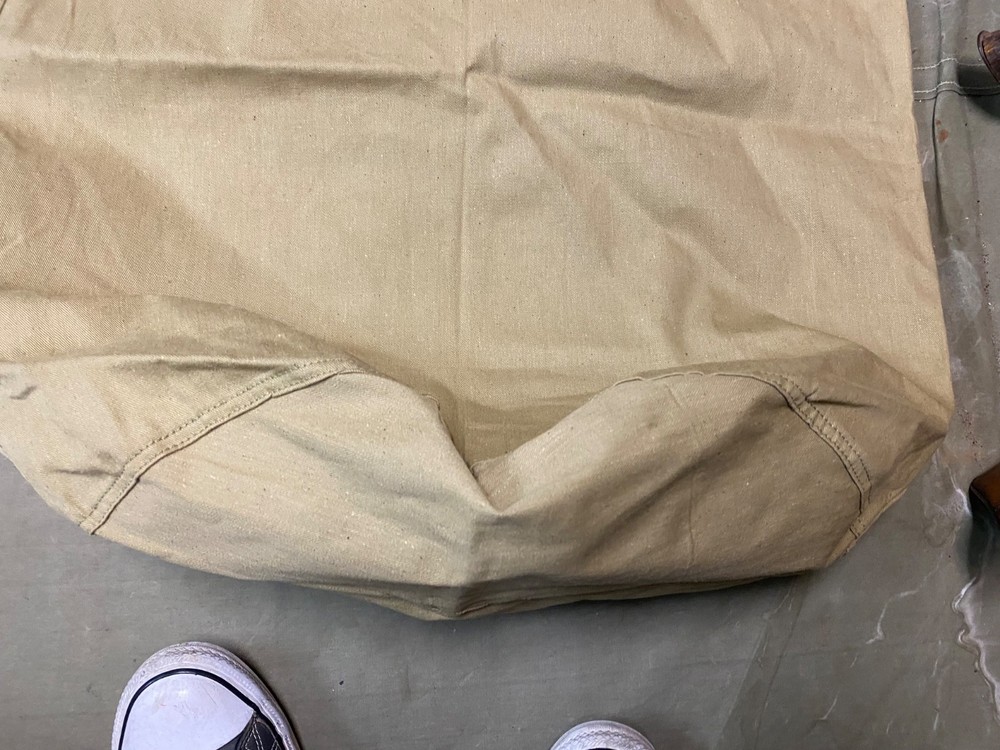 ORIGINAL WWII US ARMY INFANTRY BARRACKS LAUNDRY CARRY BAG- KHAKI,