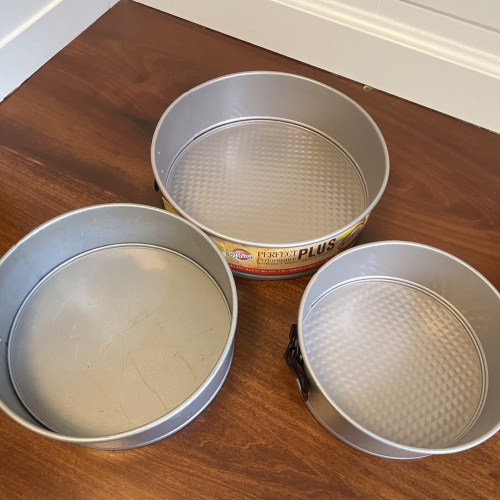 Wilton Perfect Performance Plus Non-Stick 3-Piece Round Springform Pan Set