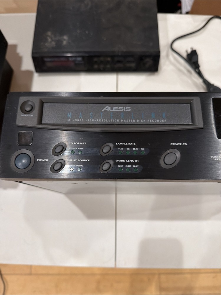Alesis *Masterlink ML-9600 *High Resolution Master Disc CD Recorder Pro Audio
