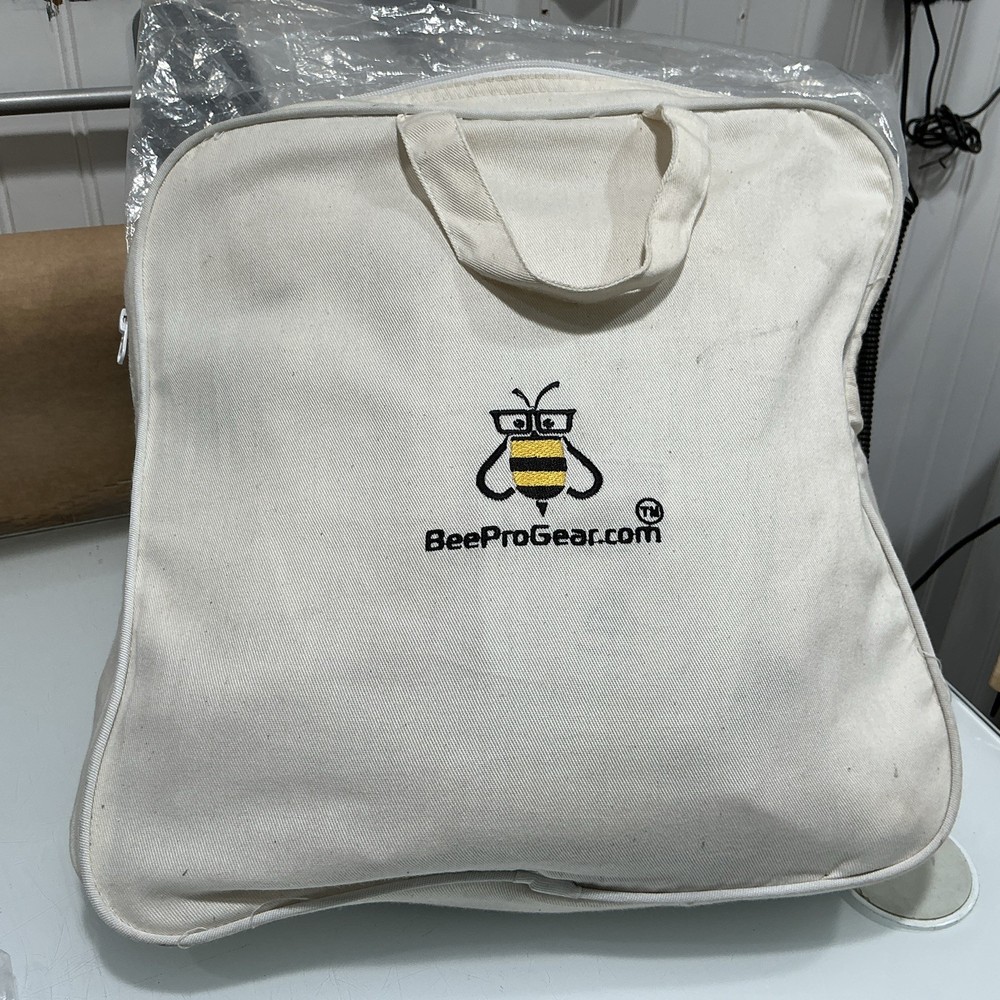 BeeProGear Beekeeper Suit w/Gloves, Size Large