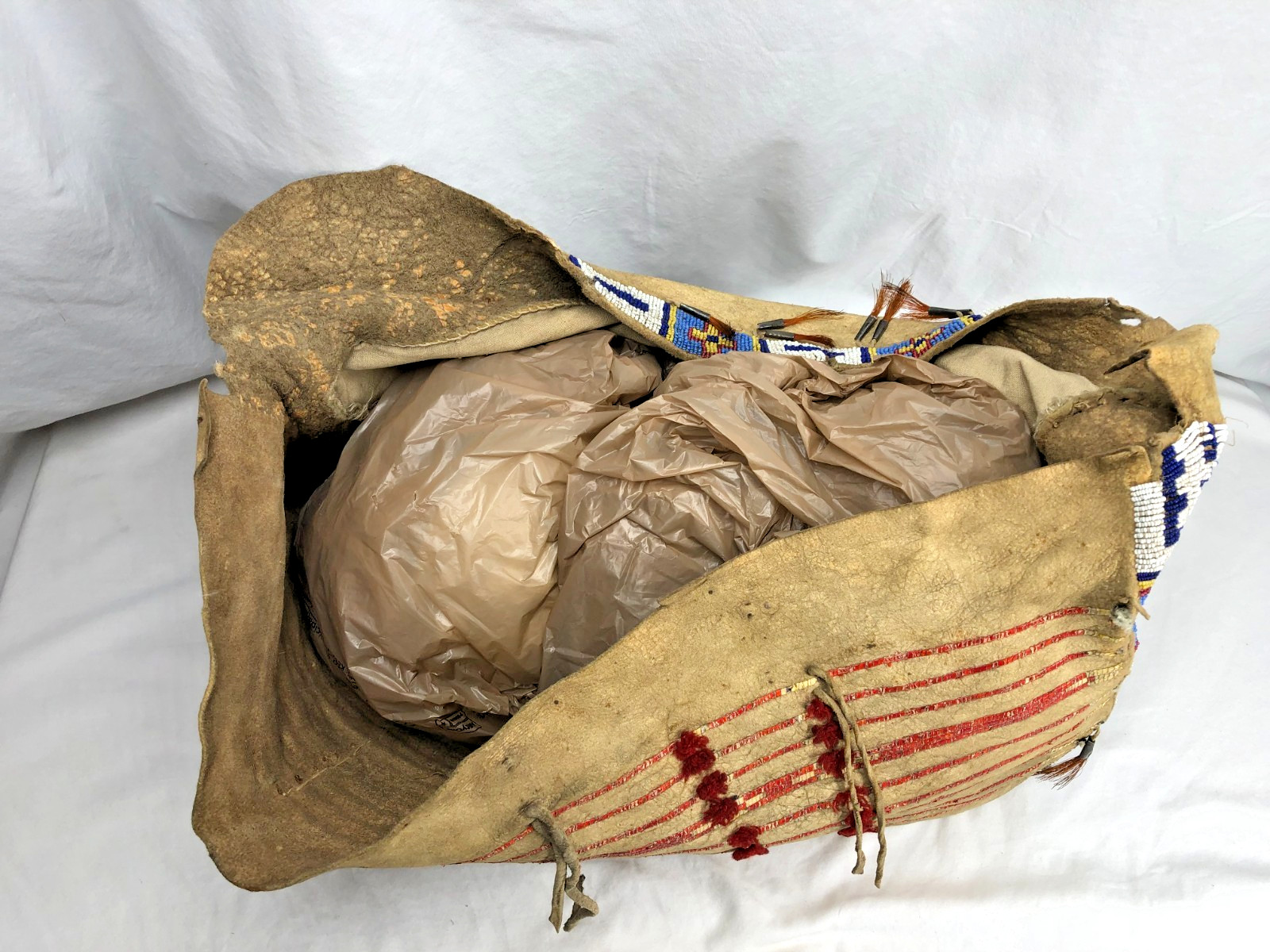 ANTIQUE LATE 1800'S SIOUX TEEPEE BAG OR SADDLE BAG W/ QUILL & BEADED DECORATIONS