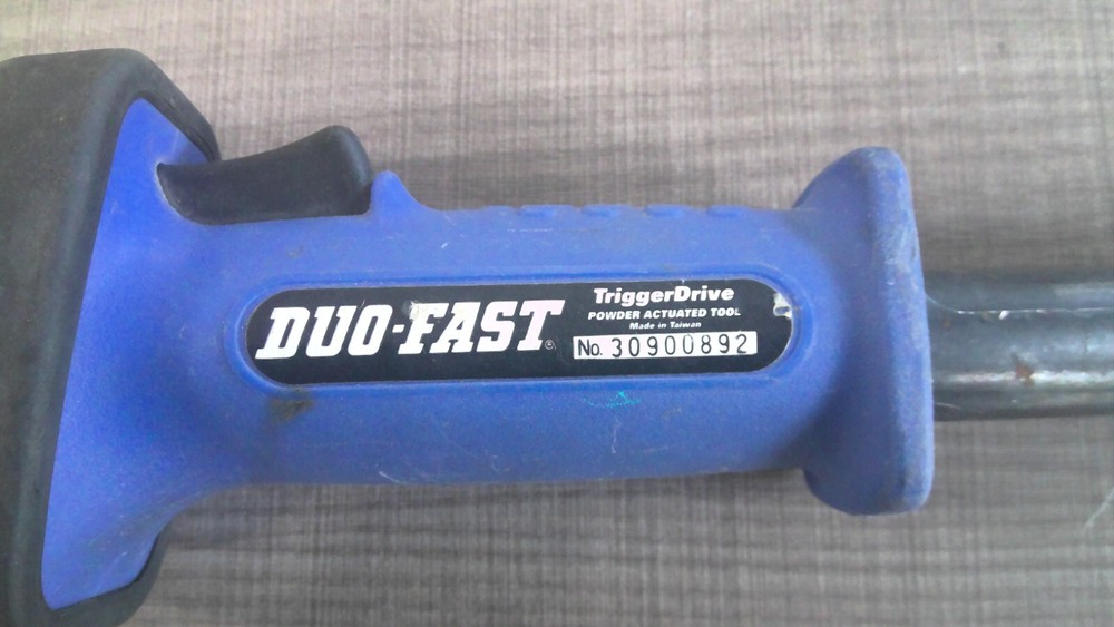 945- DUO-FAST TRIGGER DRIVE PRO POWERED ACTUATED TOOL GREAT SHAPE!