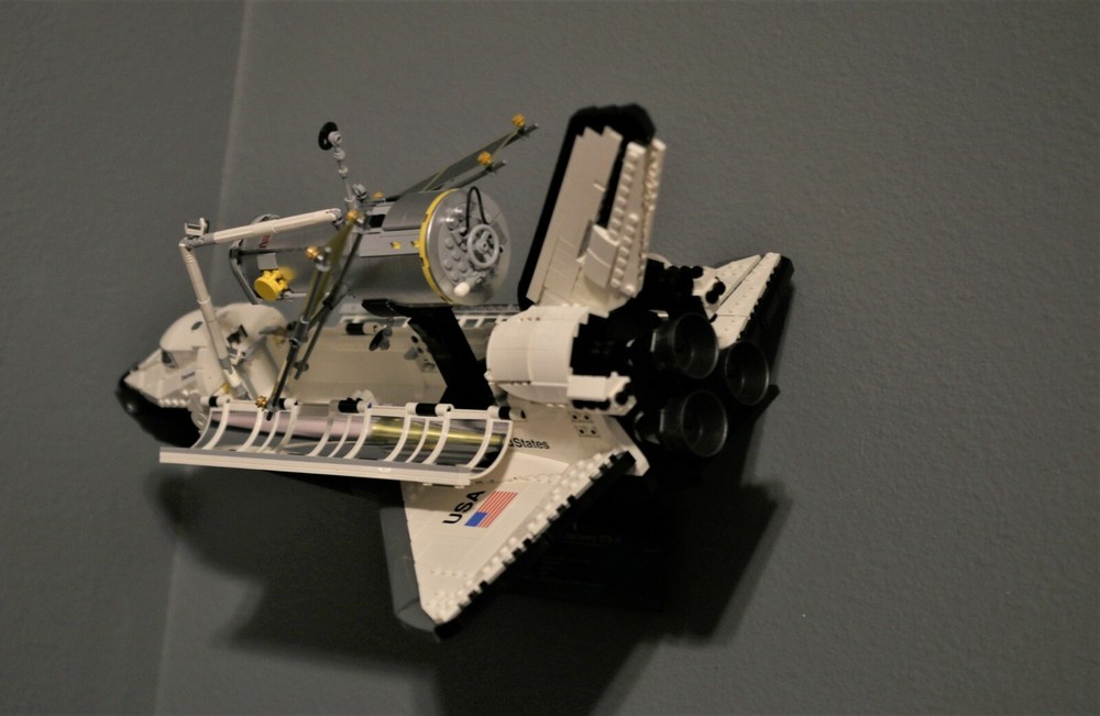 Ultimate Display Solutions wall display for Lego Space Shuttle Discovery 10283
