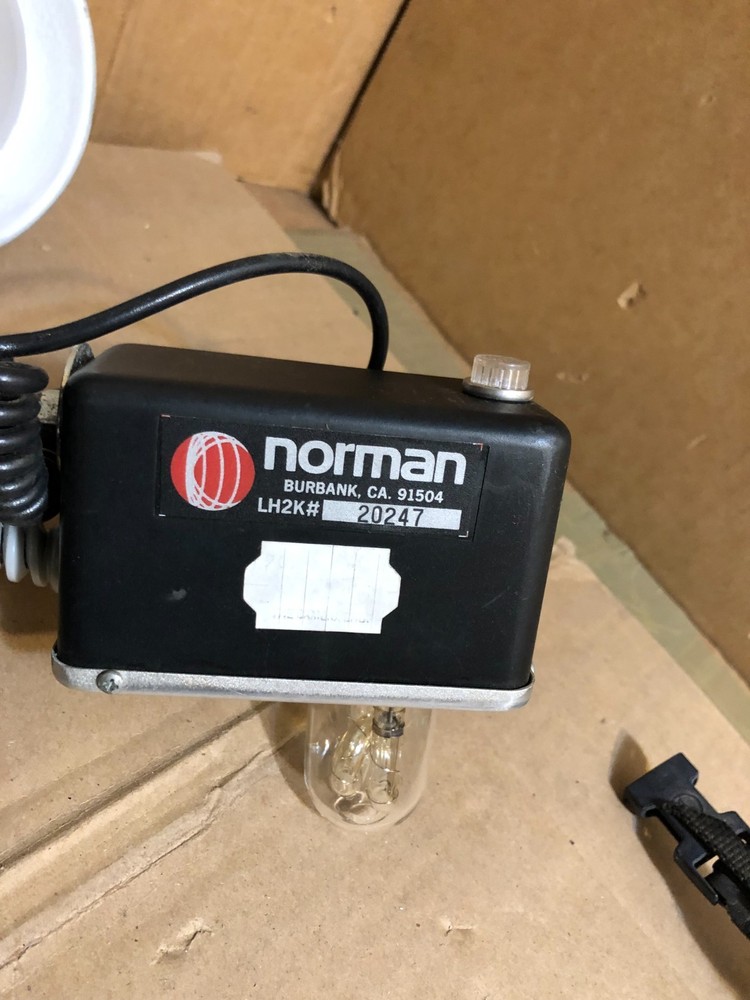 Norman 200B Portable Battery Pack Charger WITH FLASH