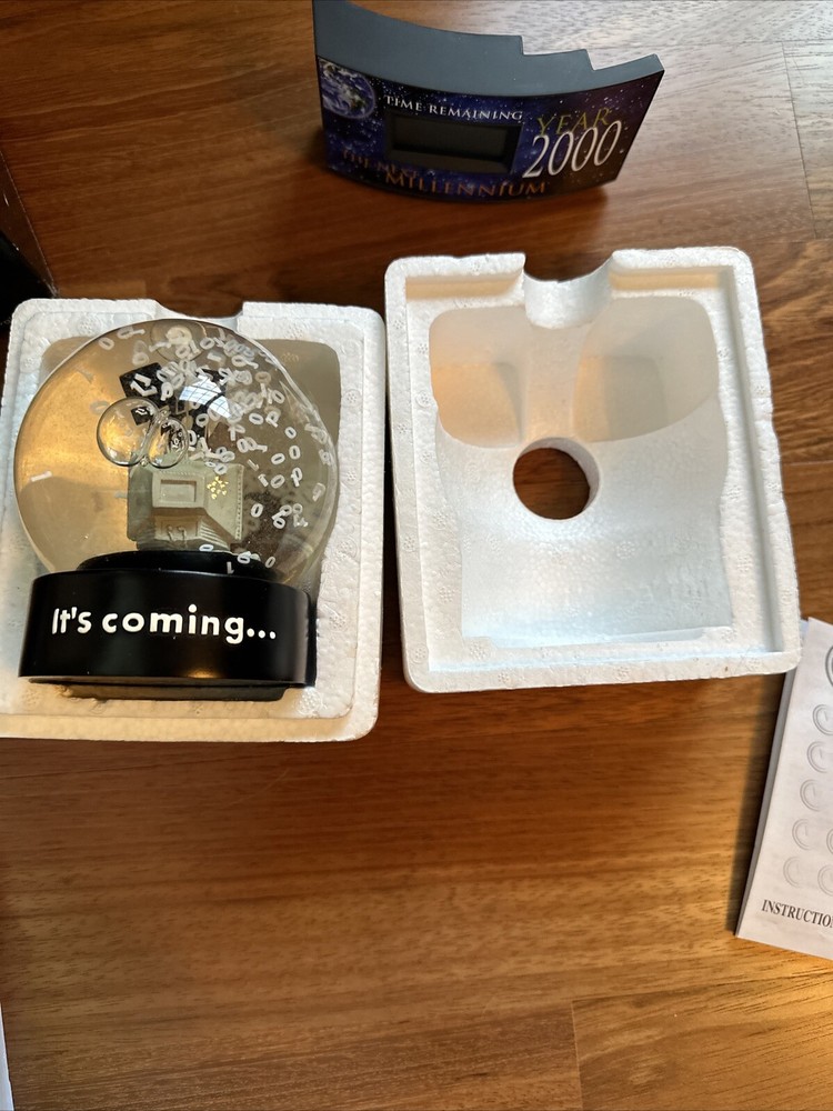 Millenium 2000 Countdown Clock NOS New Battery + Manual + 01-01-00 Waterglobe