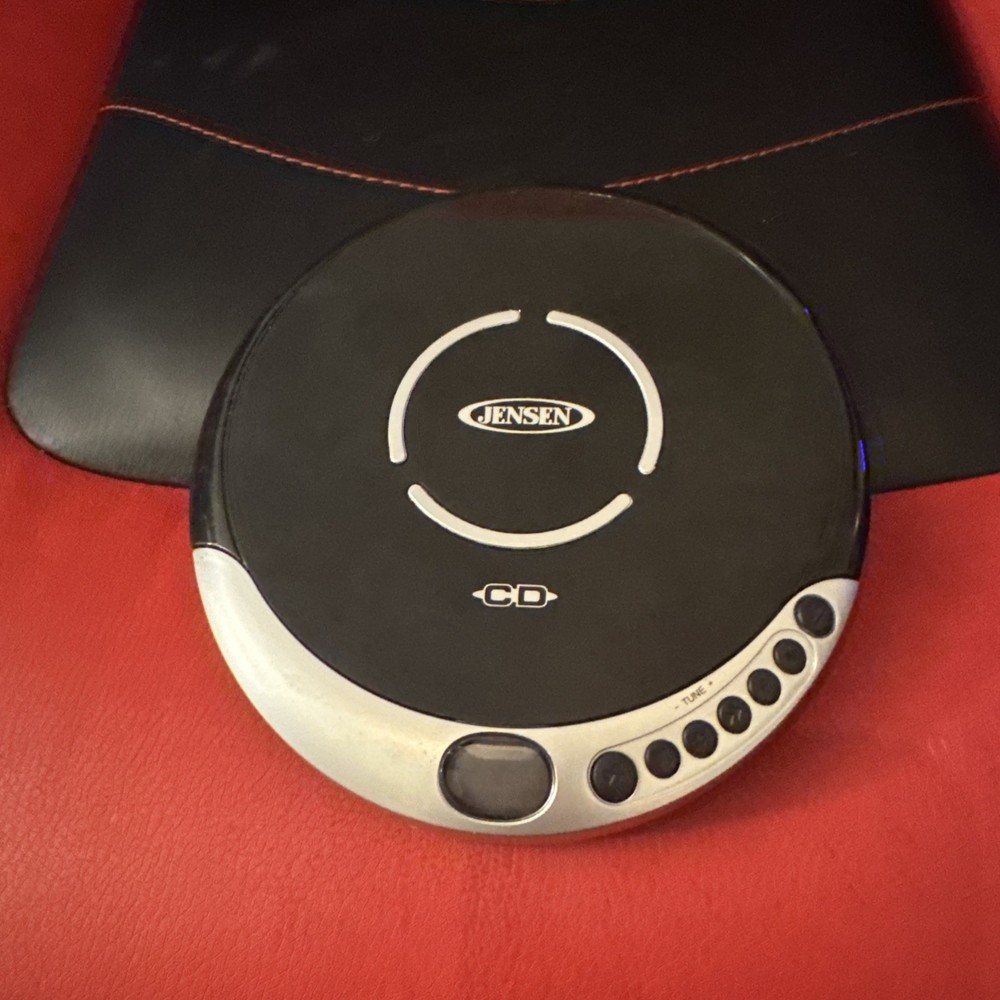 Jensen untested Personal CD player Model CD-60 No Ac Adapter / cord