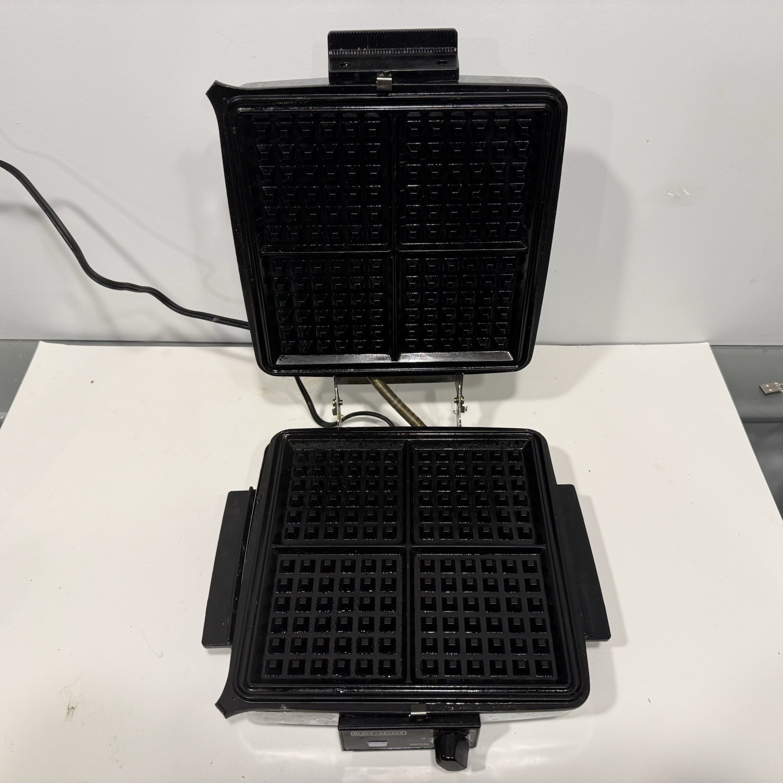 Vintage Black & Decker Grill - Waffle Baker Maker TESTED G48TD