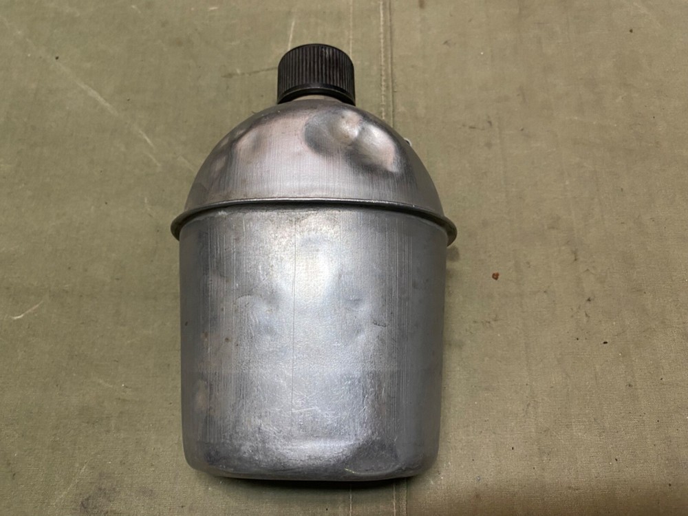 ORIGINAL WWII US ARMY & MARINE INFANTRY M1942 CANTEEN-DATED 1945