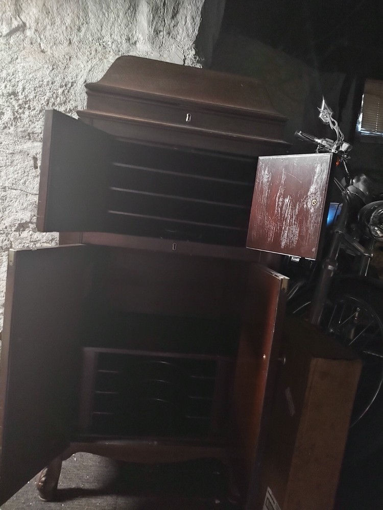 Victor Phonograph