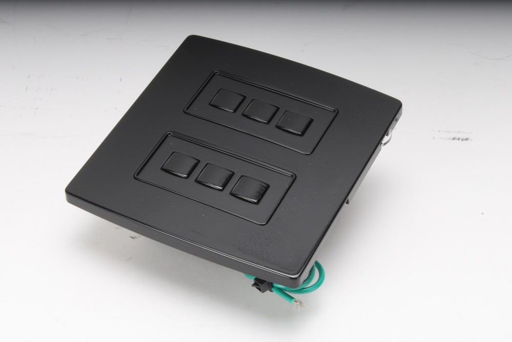 Savant WCC-206BB1-00 Wireless Circa Controller With Hardware and Box