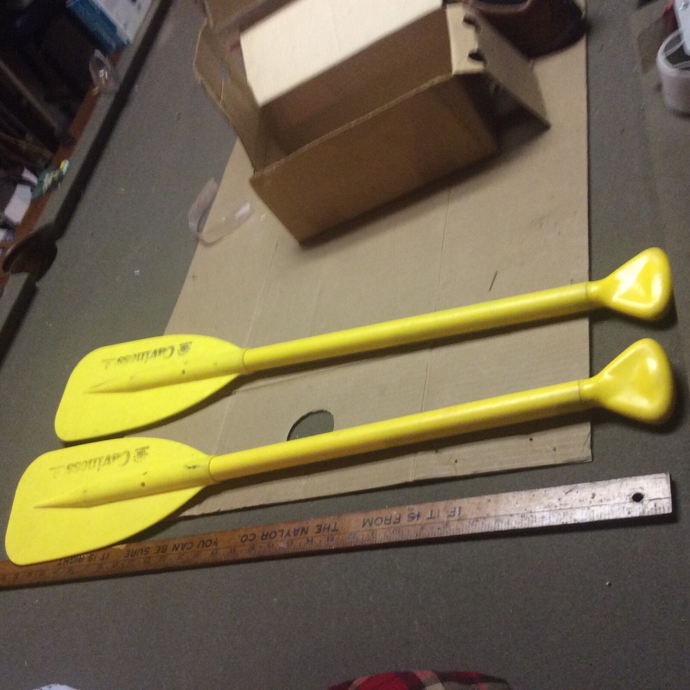 Pair CAVINESS 34” Yellow Plastic Take-Down Boat Paddle
