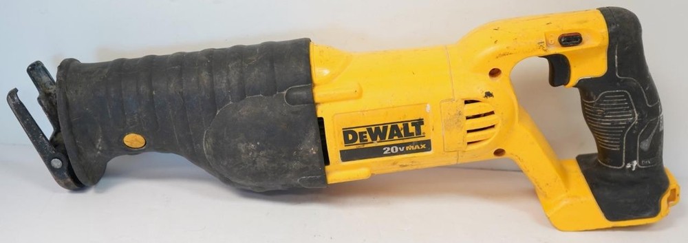 DeWalt DCS380 20V MAX Variable Speed Cordless Reciprocating Saw (TOOL ONLY)