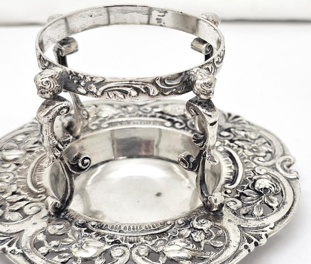 ORNATE CHERUB & FLOWERS 830 SOLID SILVER OTC TEA STRAINER W/DRIP STAND