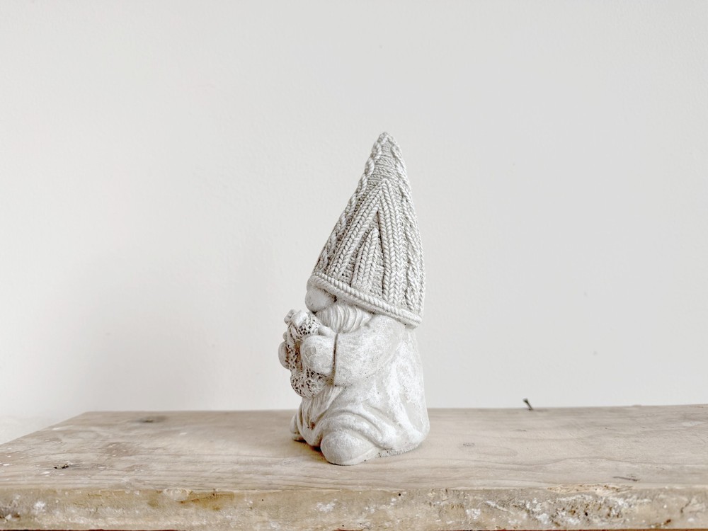 Latex Mold – Faceless Gnome with Knitted Hat & Wreath with Bow – Version B