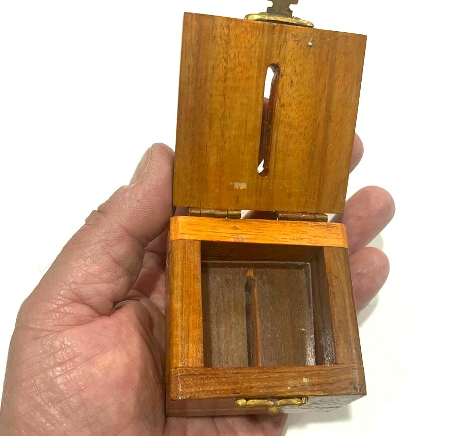 CHING LING COIN WOOD BOX Penetration Through Solid Glass Close Up Magic Trick