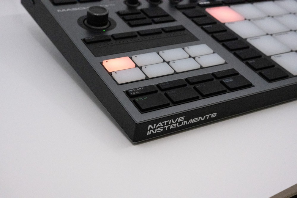 Native Instruments MASCHINE+ Standalone Production and Performance Instrument -