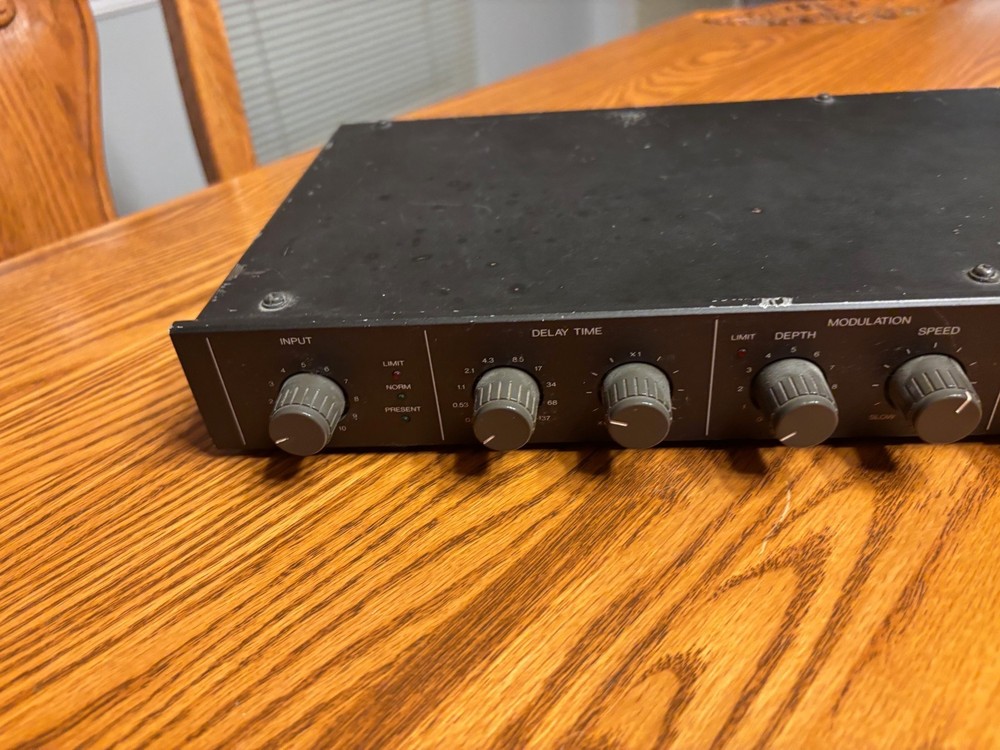 Fostex Model 3050 Digital Delay Effect Processor Rackmount - Vintage
