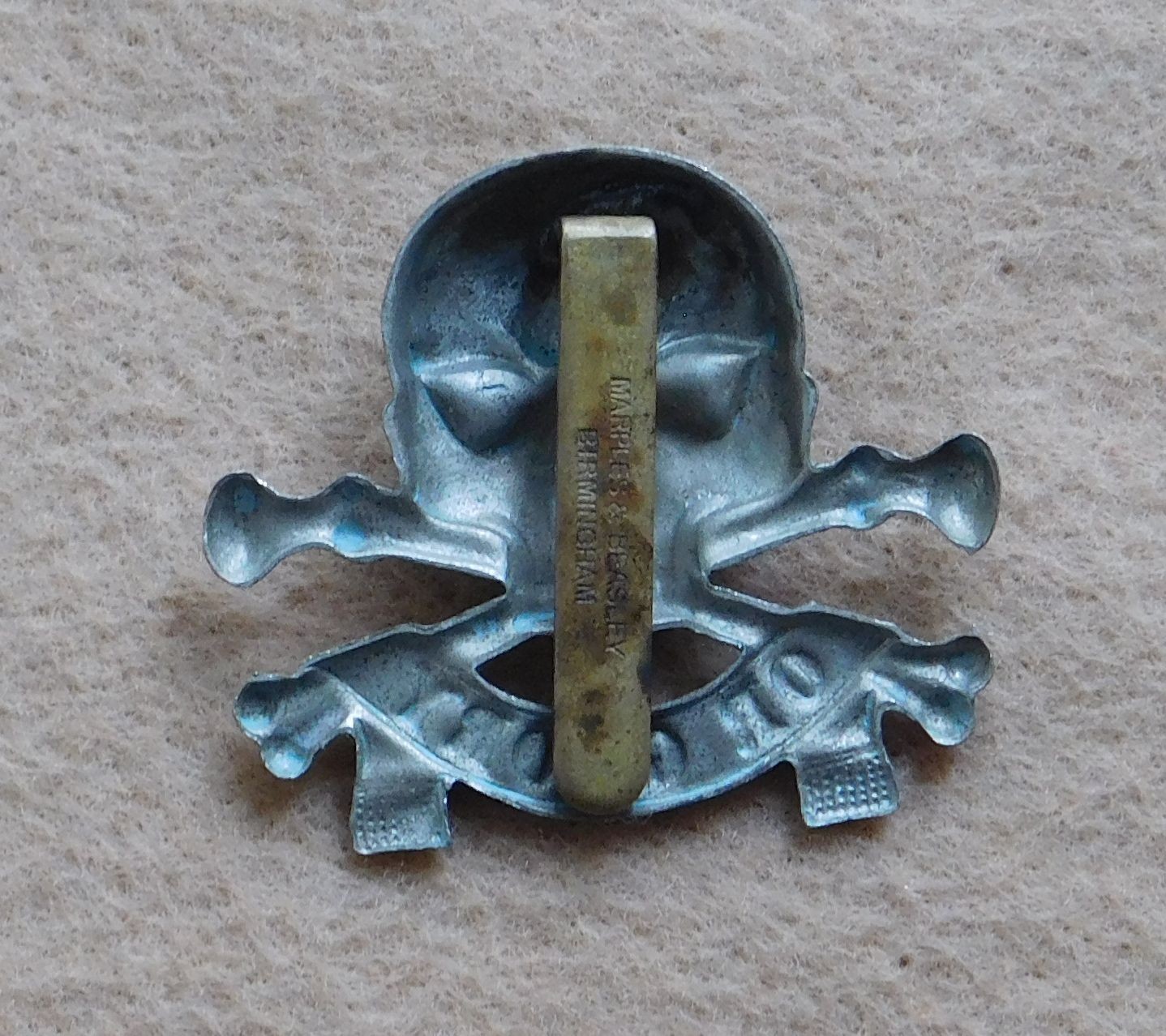 REPRODUCTION WWI-WWII BRITISH 17TH/21ST LANCERS CAP BADGE "DEATH OR GLORY"