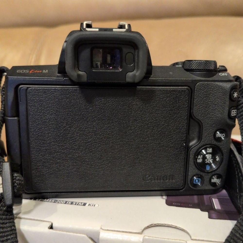 Canon EOS Kiss M 874082