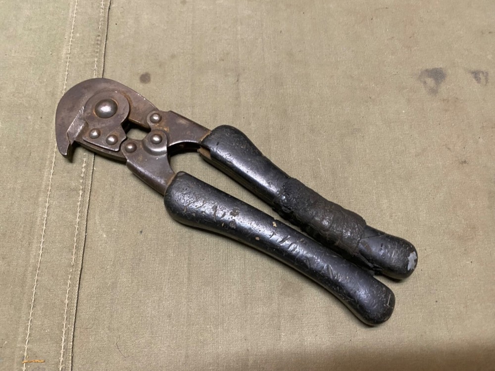 ORIGINAL WWII US ARMY M1938 WIRE CUTTERS-DATED 1945