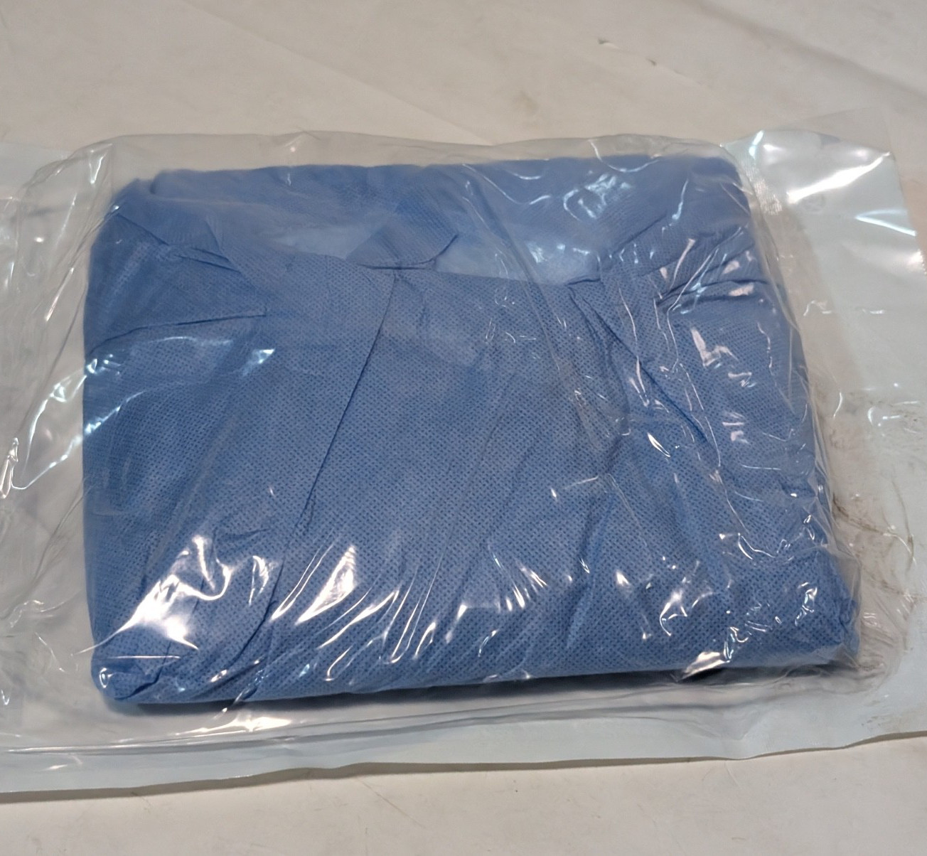 Mixed Lot of 4: Cardinal Health 9545 (x3), Halyard 99285 (x1) XL Surgical Gowns