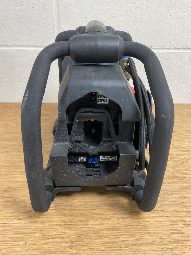 Snap-On Versavolt Model CTPS3918 Cordless Air Compressor & Case & Light