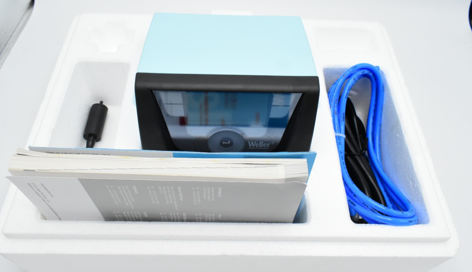 Weller WXD2010 2-Channel Desoldering Station with WXDP120 Iron + WDH70 Stand