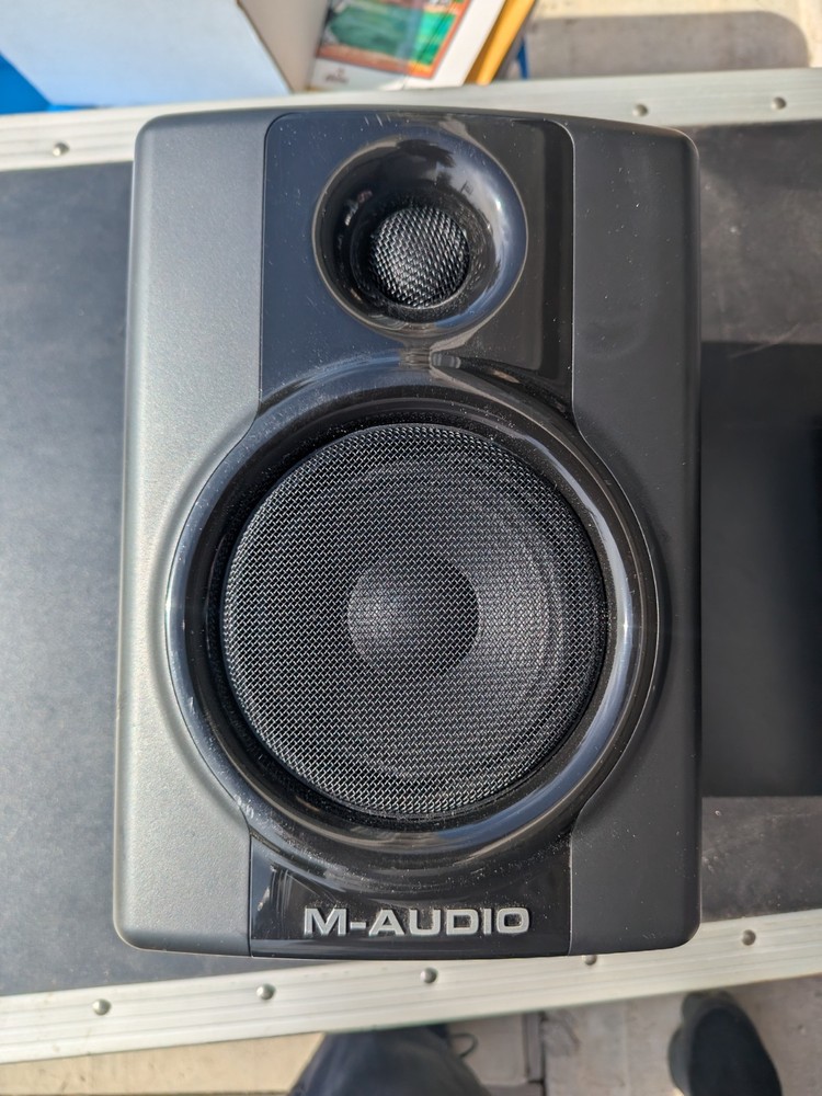 MA Audio AV40 Speakers 3 Total