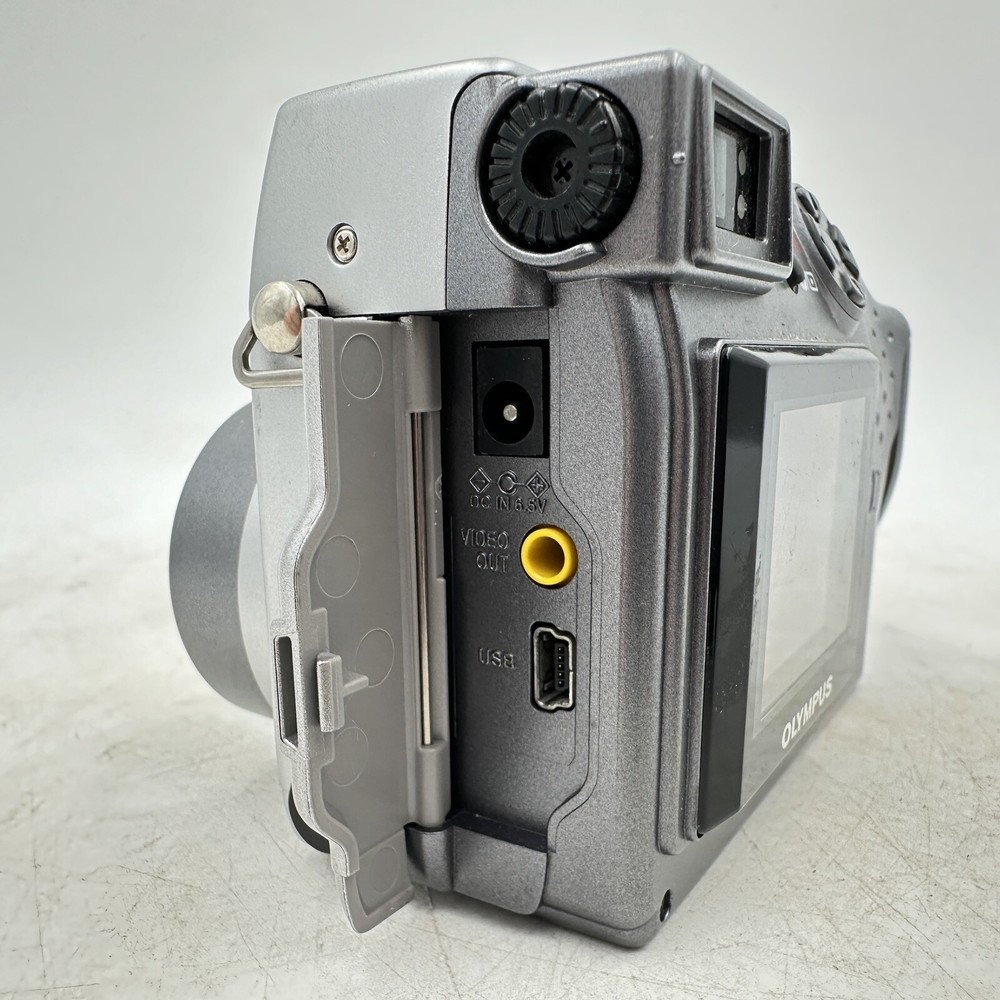Olympus Camedia C-4000 Digital Zoom Camera 4.0 Mega Pixels Silver Camera
