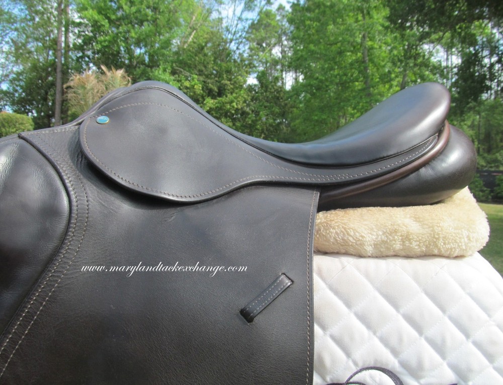 17.5" COUNTY INNOVATION close contact jumping saddle- MEDIUM TREE -2020 MODEL!