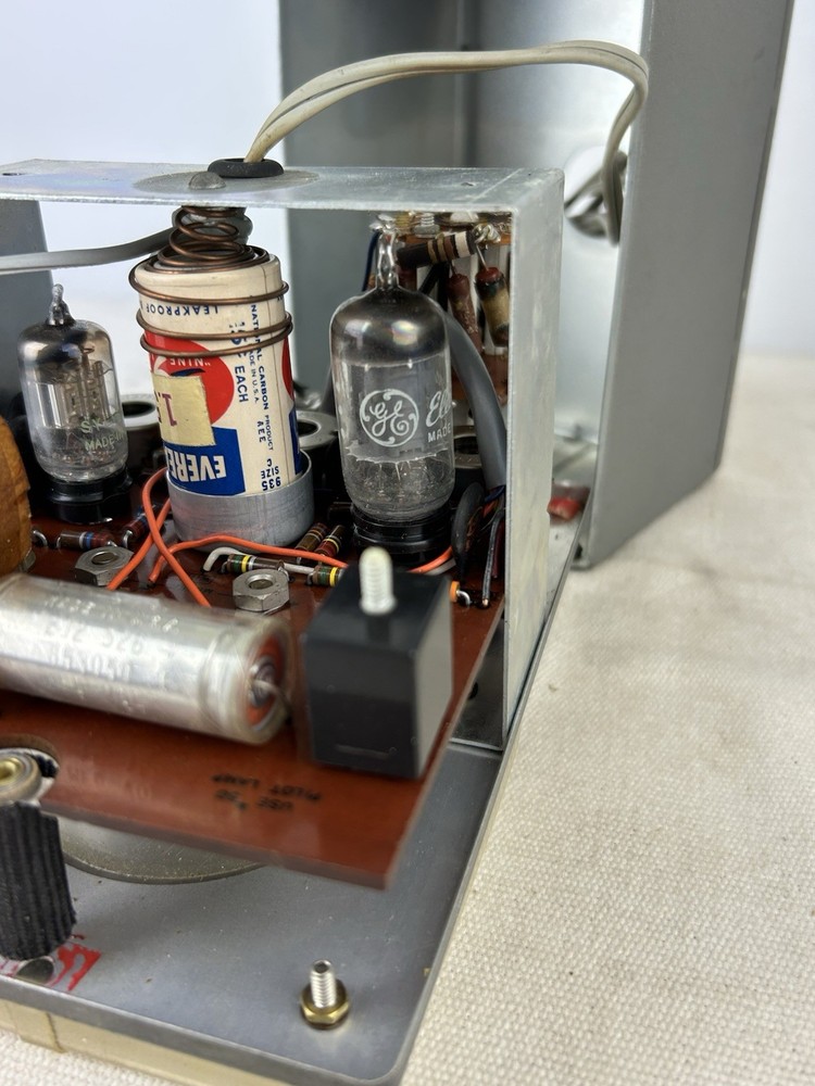 Heathkit V-7A Vacuum Tube Voltmeter Powers On Untested.