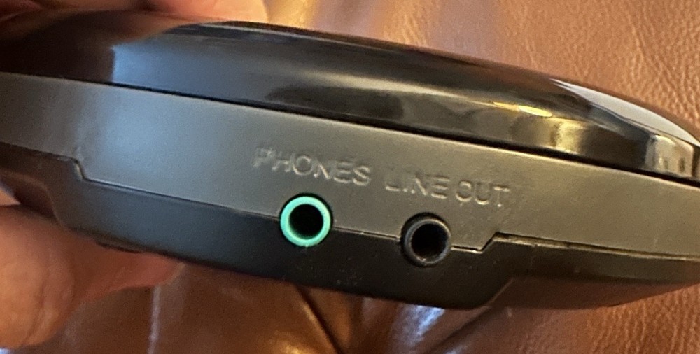 GPX Portable Personal Compact Disc Player Model PC308B - Tested & Working