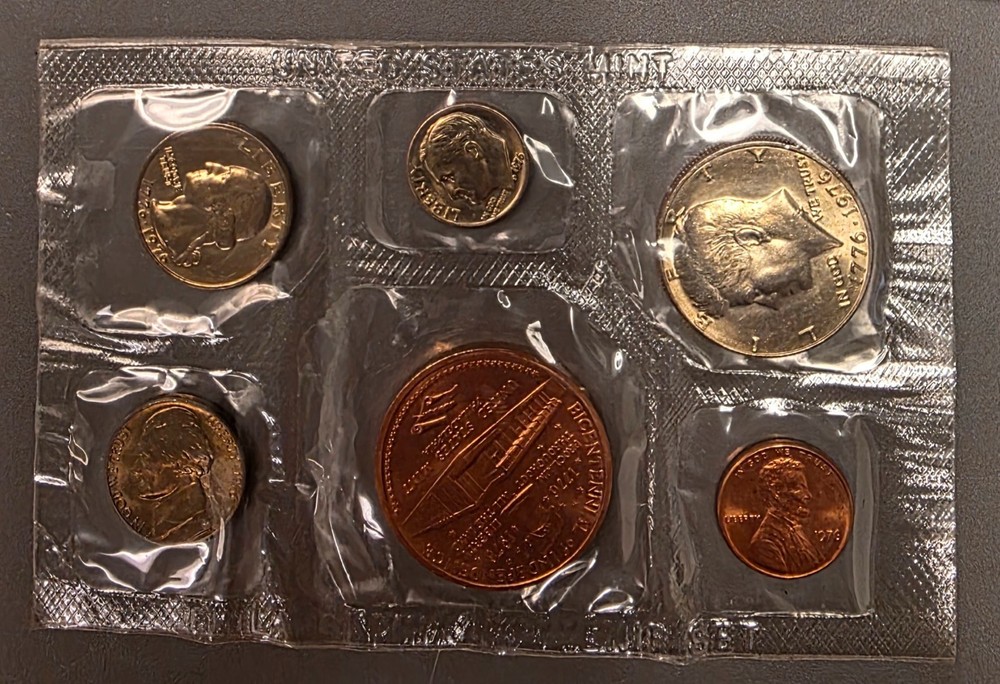 1976-P Official US Mint Souvenir Set with Envelope.
