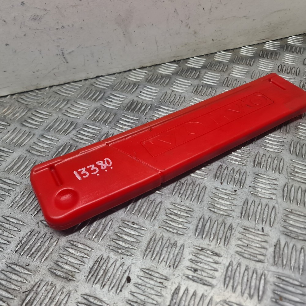 Volvo S80 emergency hazard warning triangle + case 07-14
