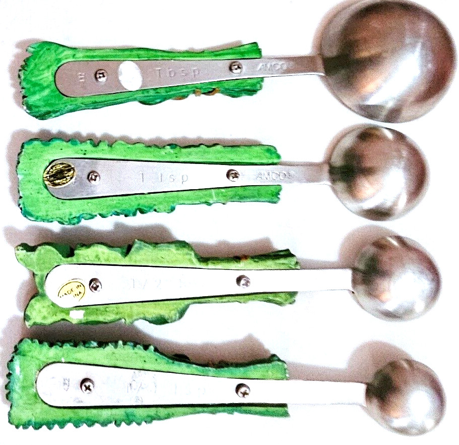 Unusual 4pc Measuring Spoons