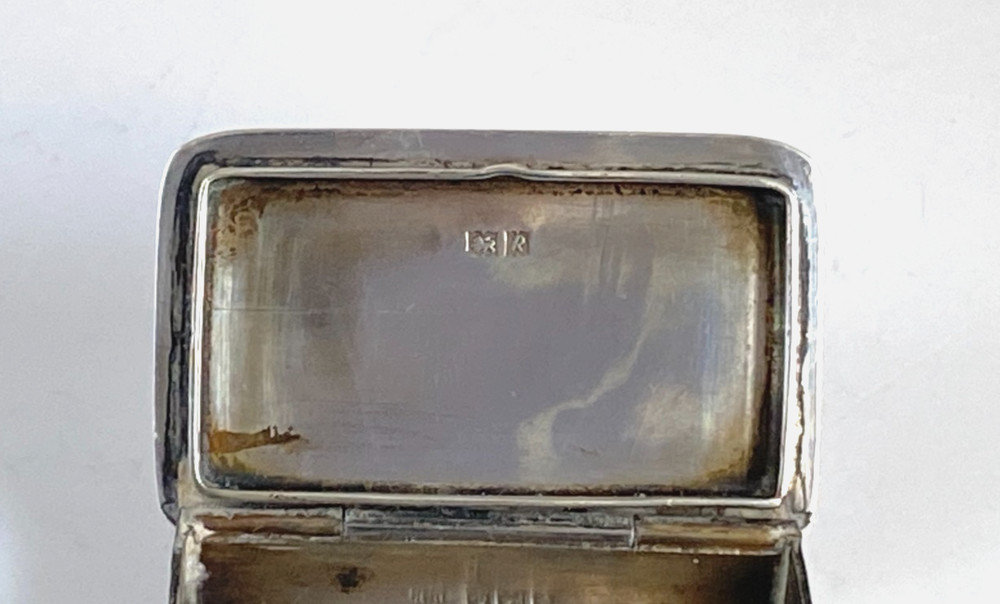 Vintage Heavy Solid Silver Pie Crust Engine Turned Pill Snuff Box Ribbed Sides