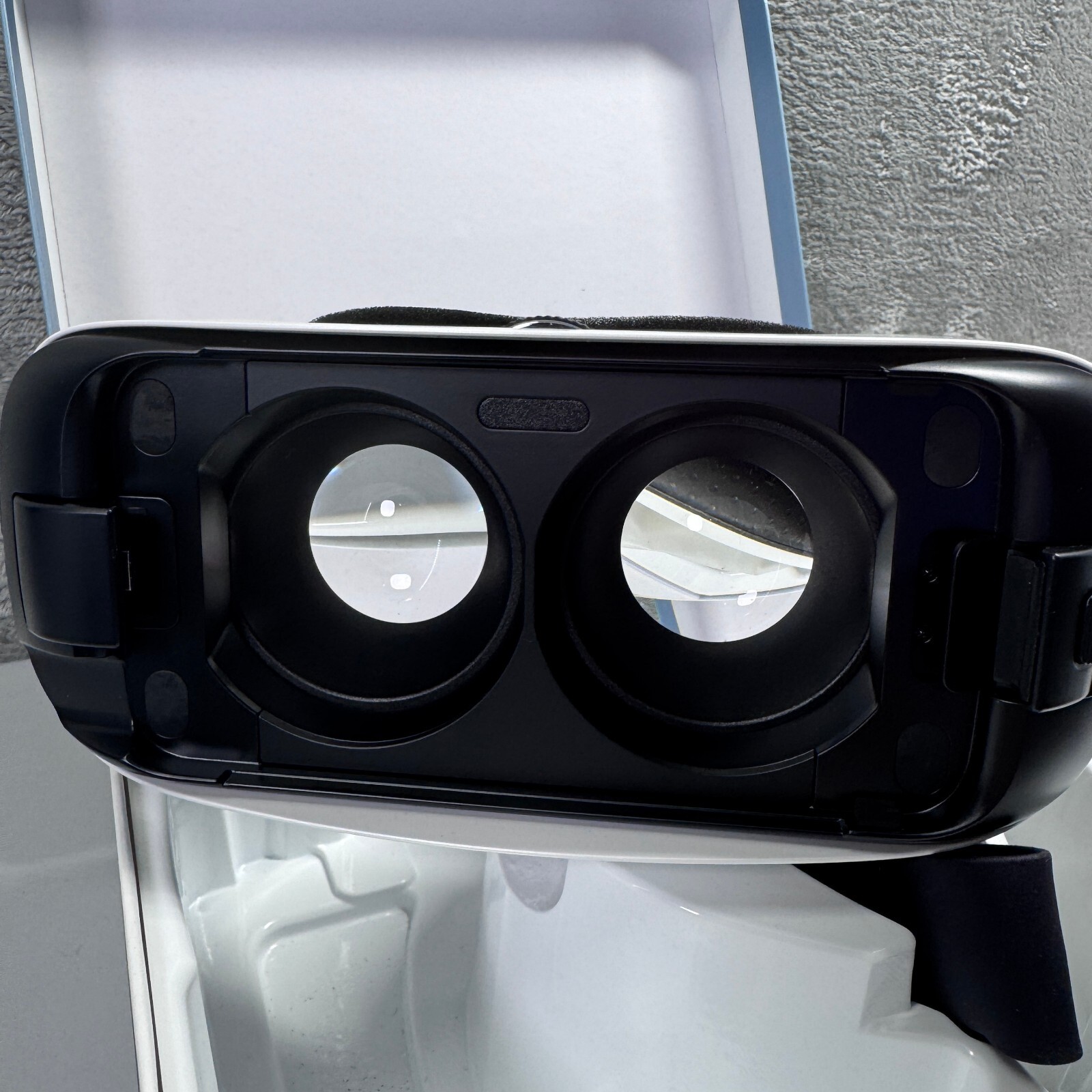 Samsung Gear VR Innovator Edition Headset for Galaxy S6 and S6 Edge