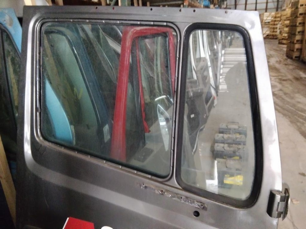 For 2004 FREIGHTLINER FL80 1991-2005 DOOR ASSEMBLY , MN