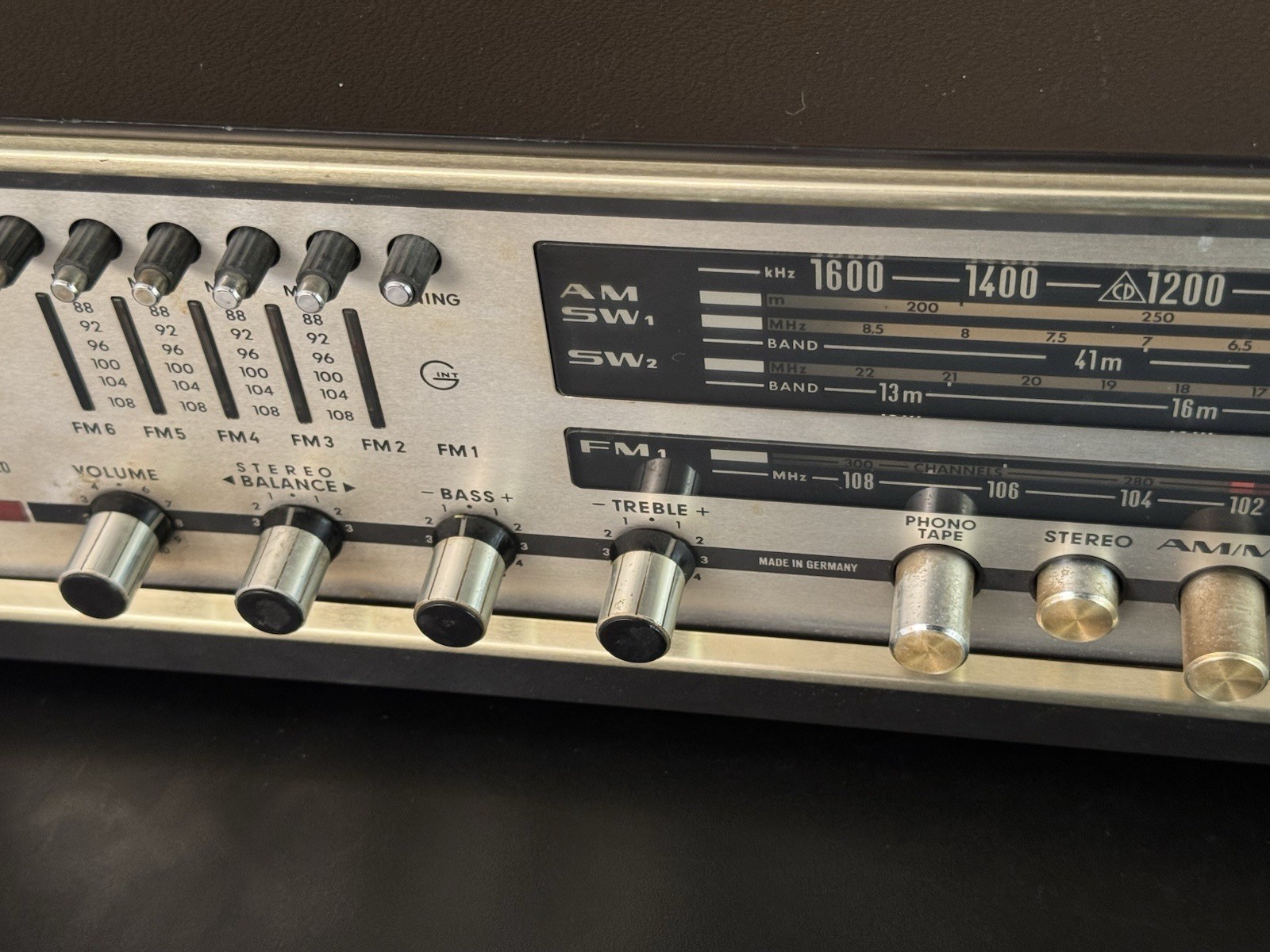 Grundig RTV 360U Solid State Am/Fm Short Wave Radio Stereo w/Speakers *READ*