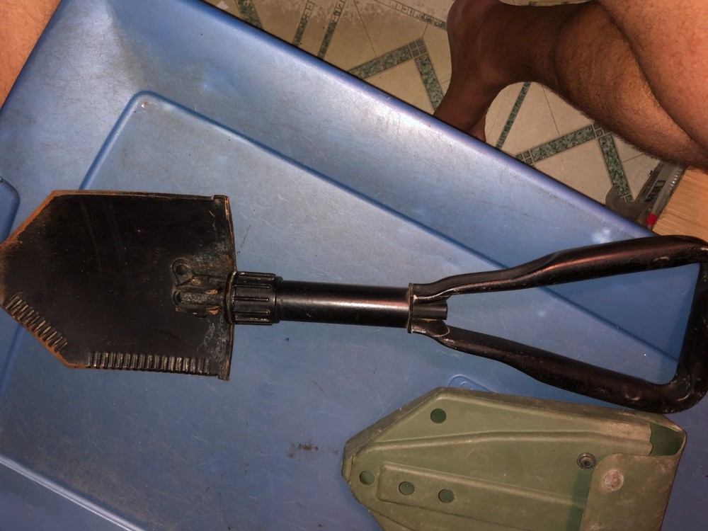 Desert Storm US Army Tri-Fold E-TOOL Shovel With Case Dated 1982