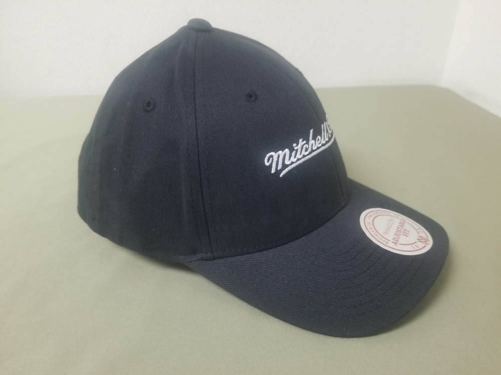 New Mitchell & Ness Flex Fit Low Pro Snapback baseball cap.