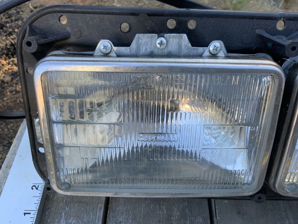 Kenworth Mack Peterbilt KD Lamp Dual Halogen Headlight Assembly Chrome Bezel