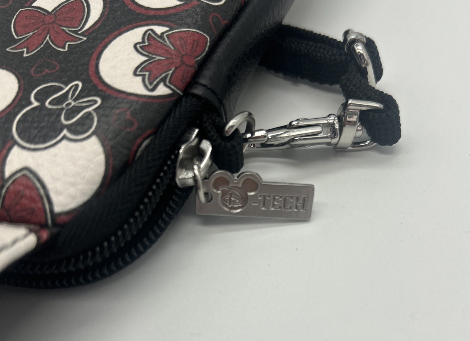 Disney D-Tech Wristlet Clutch Wallet Card Phone Case ID Holder Zip Bag Minnie