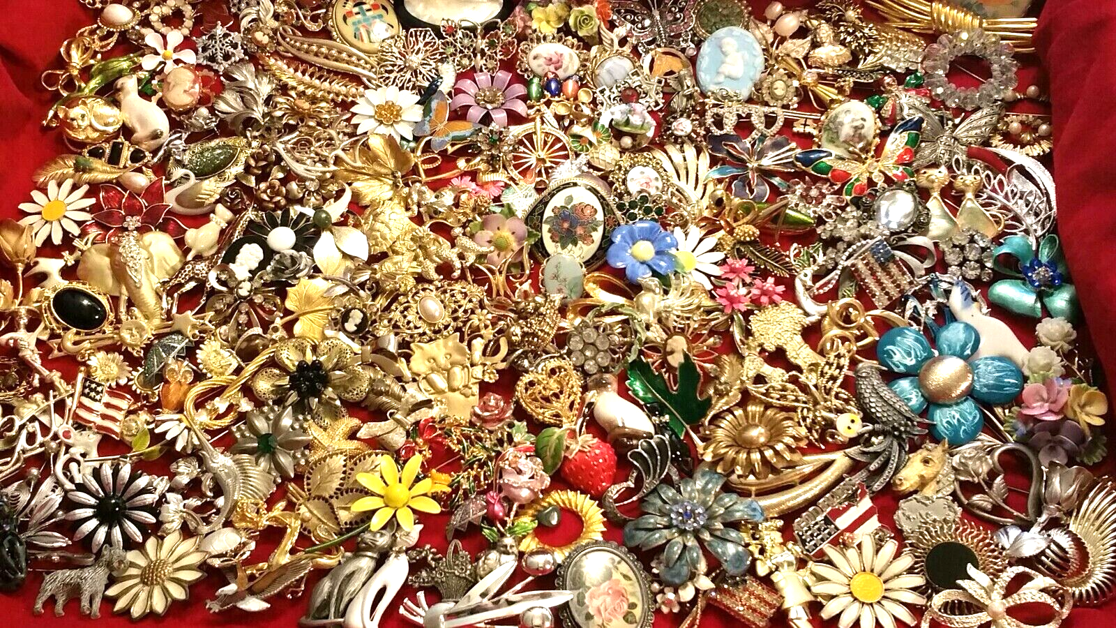 Vintage Costume Jewelry Lots Brooches Signed Unsigned *All Wear*