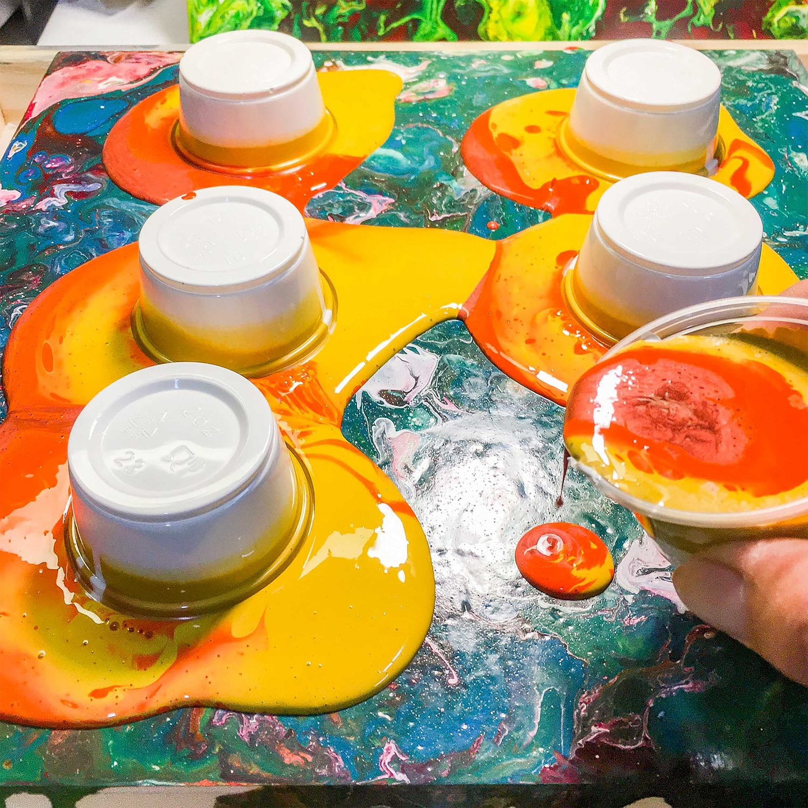 Pouring Masters Gloss Pouring Effects Medium - 64-Ounce/Half Gallon