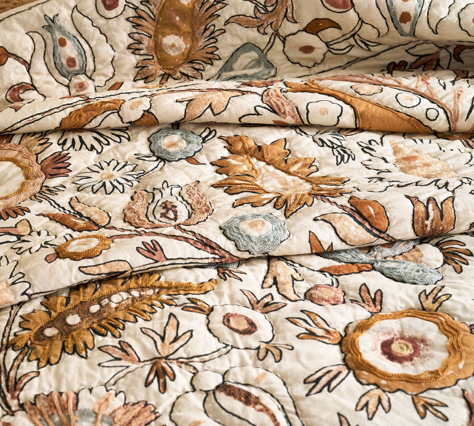 Pottery Barn Calista Embroidery Quilt Full/Queen/King/Cal.King