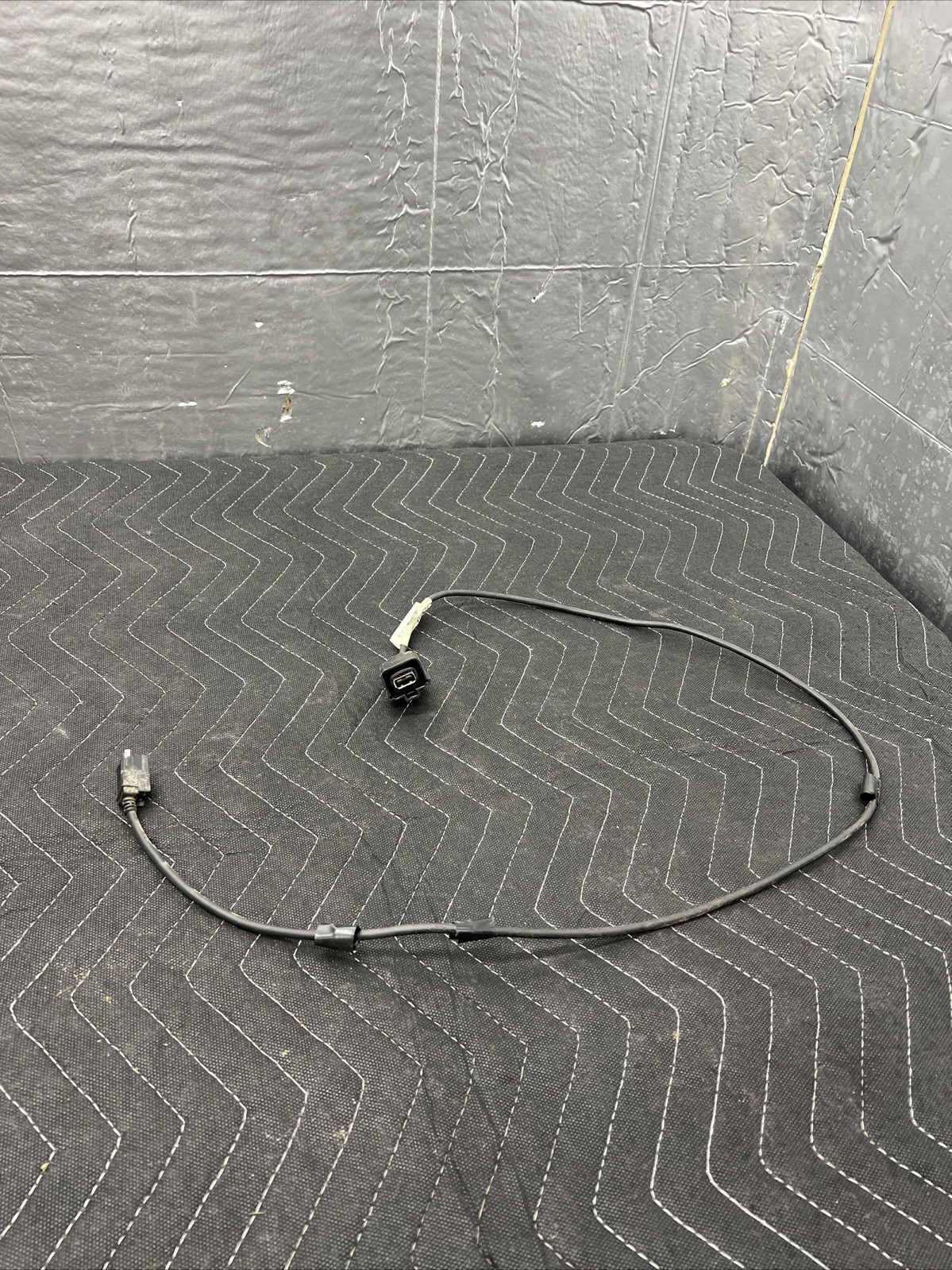 11-16 Ford F250 F350 Sync Usb Cable Audio Connector OEM 9C3T-14D202-Ad